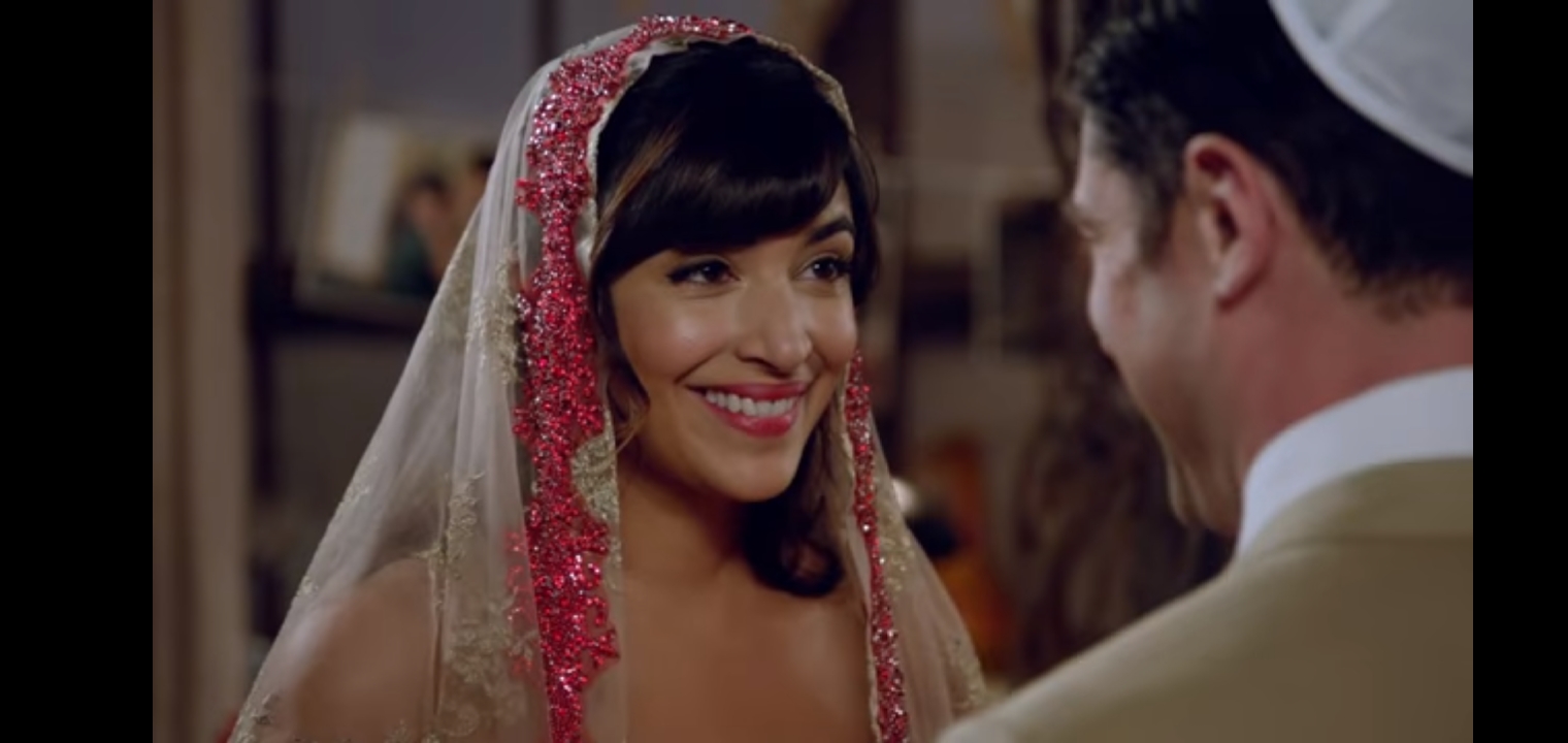 Hannah Simone Net Worth, Height, Kids, Husband, Careers - TrendCelebs