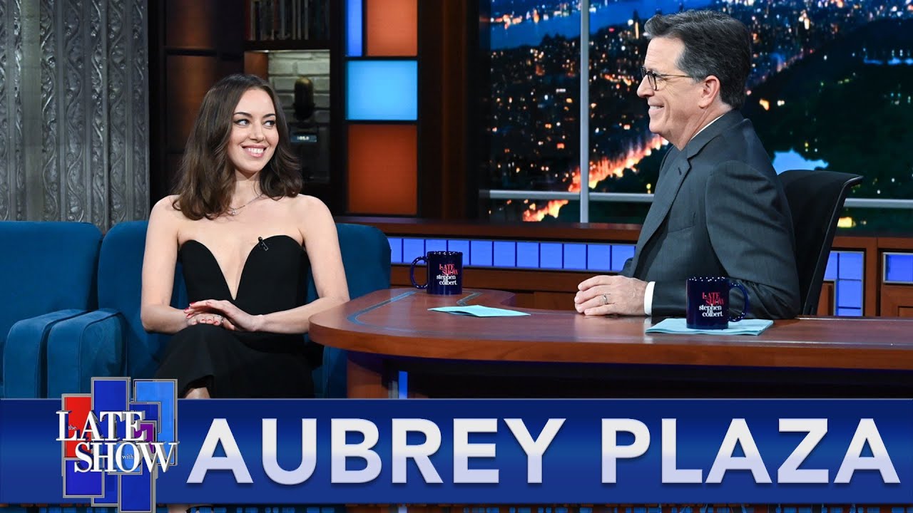 Aubrey Plaza White Lotus press