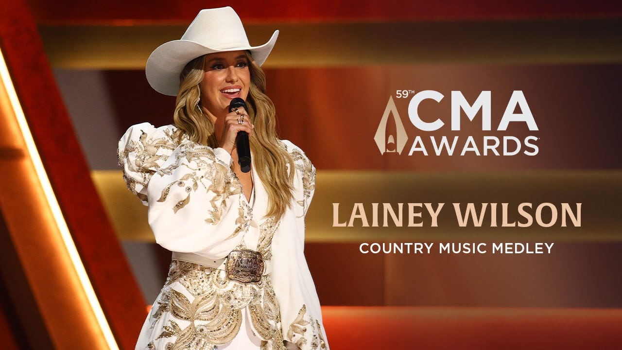 Lainey Wilson live performance medley country songs