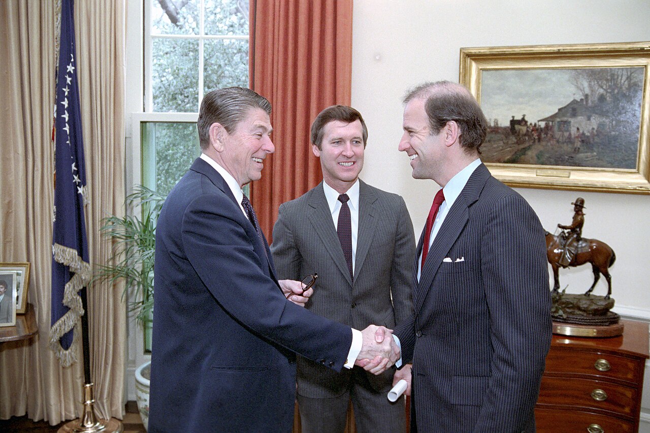 Senator Joe Biden meeting with President Reagan in 1984