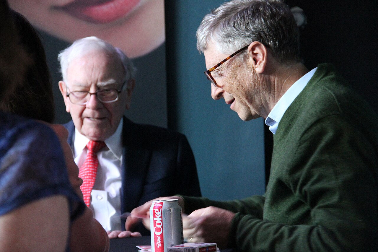 Warren Buffett and Bill Gates playing cards in 2018
