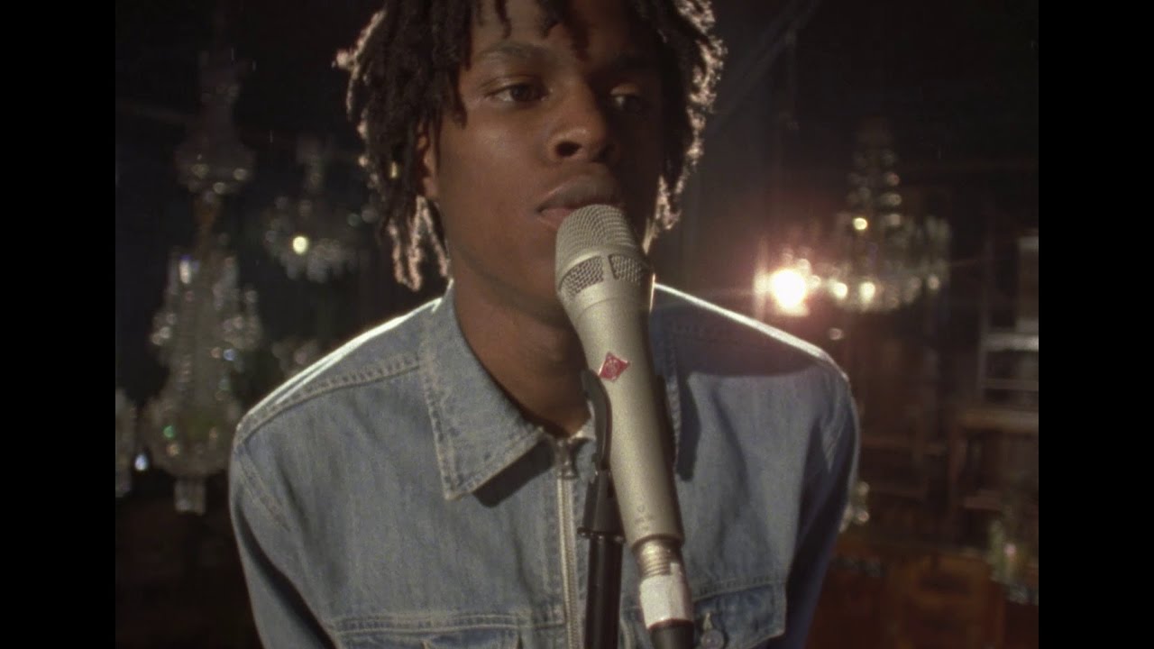 Daniel Caesar live performance