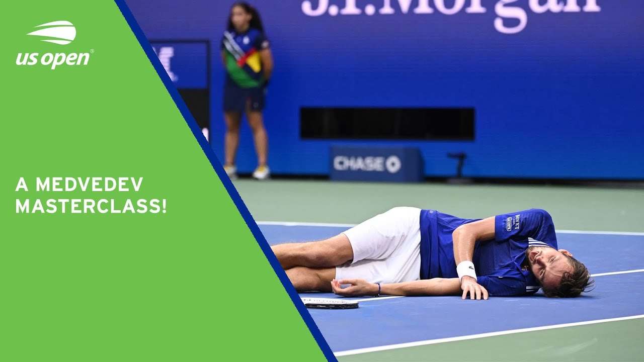 Daniil Medvedev serving