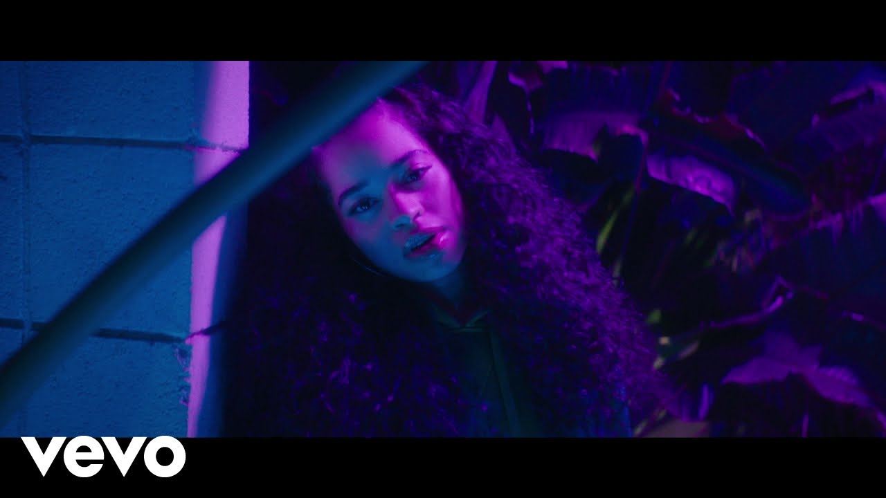 Ella Mai live at a concert