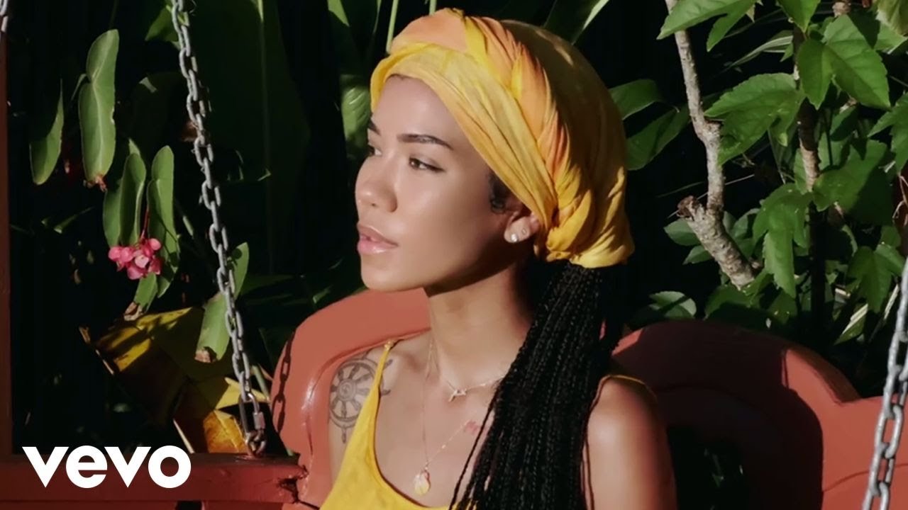 Jhené Aiko performing live